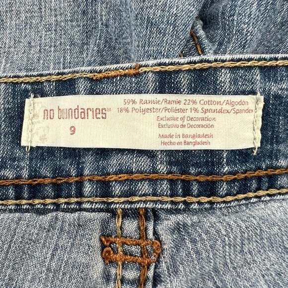 No Boundaries Stretch Flare Jeans Size 9 Women’s - Picture 2 of 4